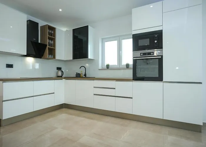 Ante With Private Pool فيلة