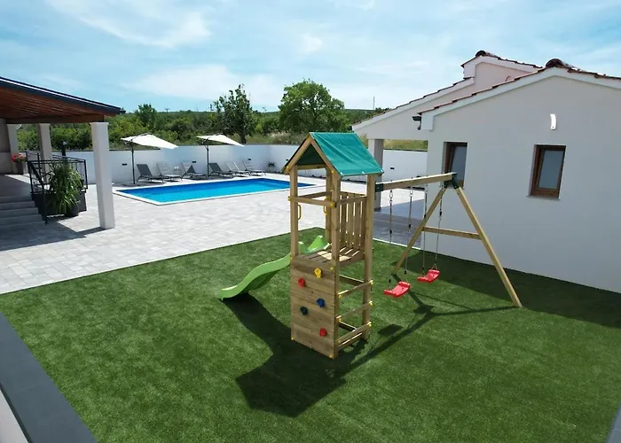 Ante With Private Pool فيلة