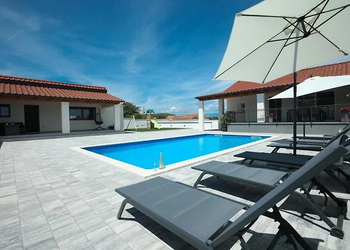 Vila Ante With Private Pool Donje Rastane