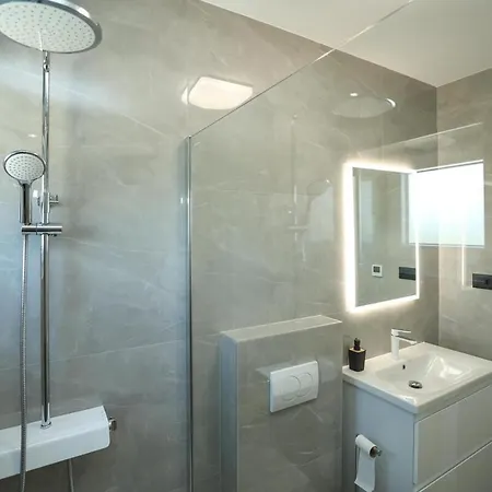 Gioia With Private Pool * Donje Rastane