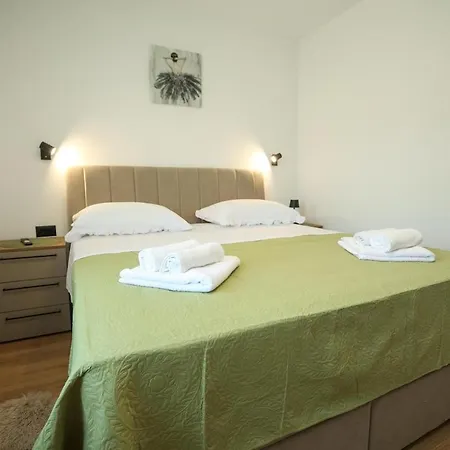 Gioia With Private Pool * Donje Rastane